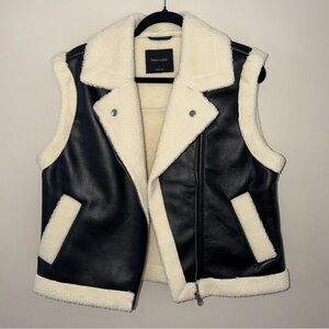 New Look Black and Cream Sleeveless Vest